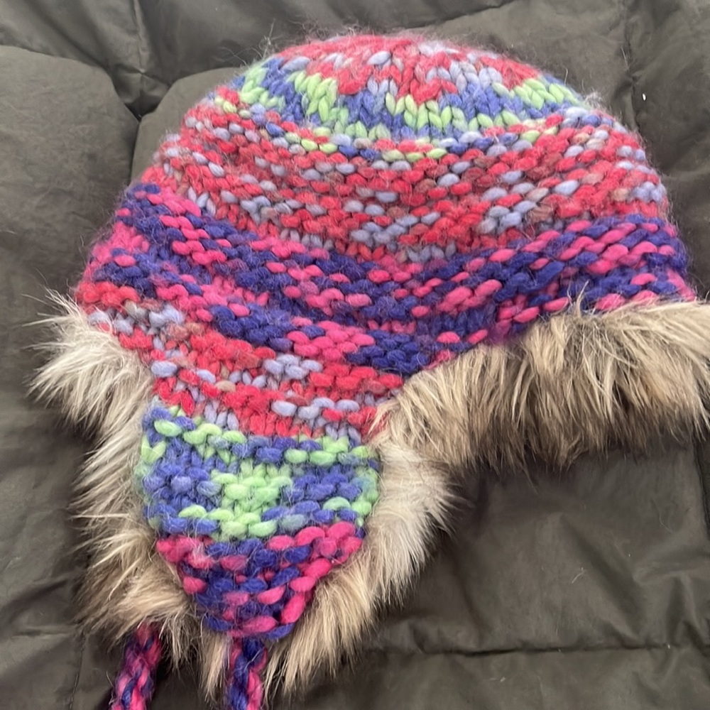 Fur lined hat. - Picture 4 of 4